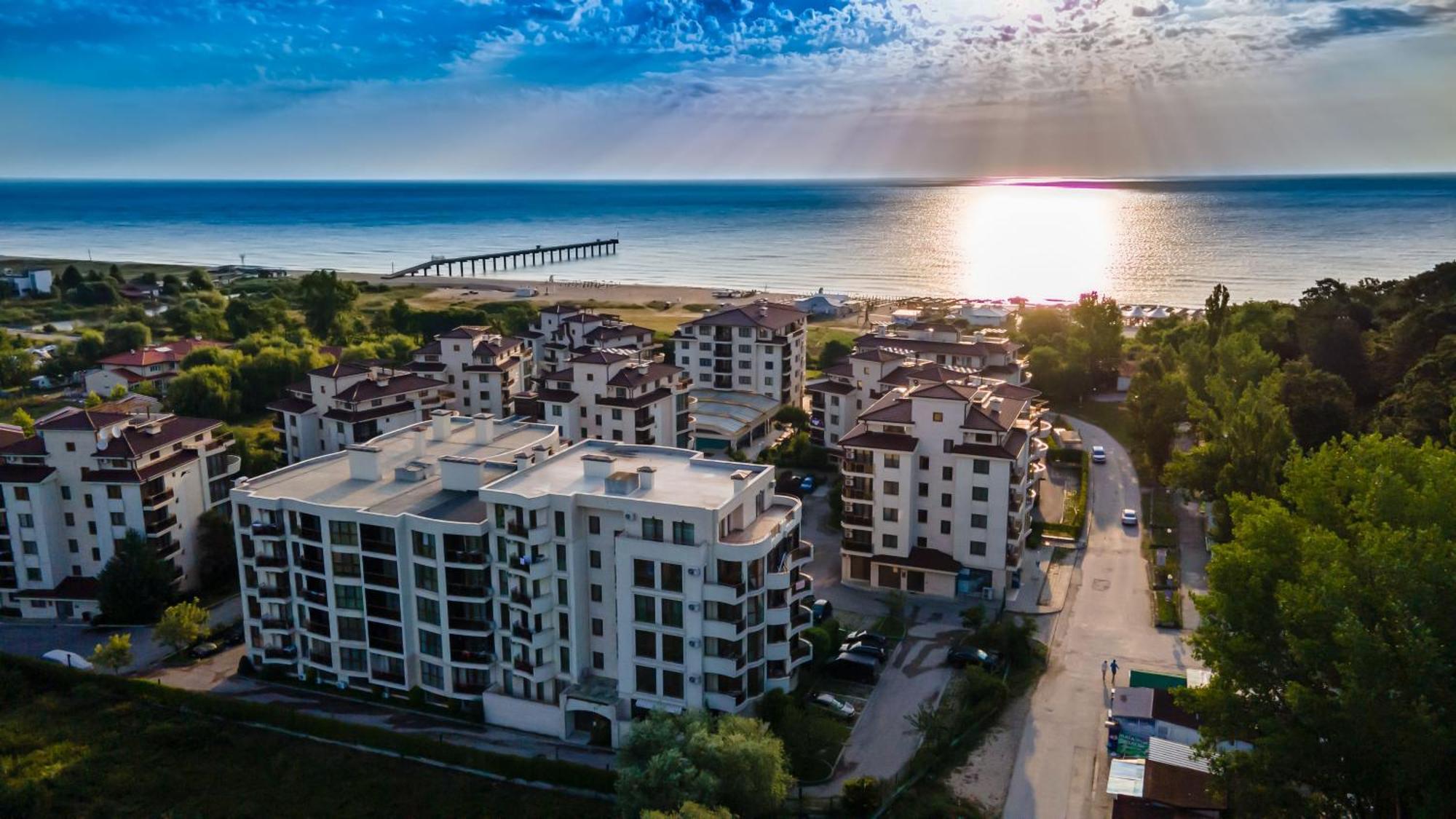 Long Beach Resort Shkorpilovtsi Exterior photo